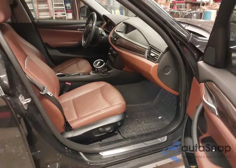 2015 BMW X1 xDrive28I z USA, uszkodzony, nr VIN WBAVL1C5XFVY28480